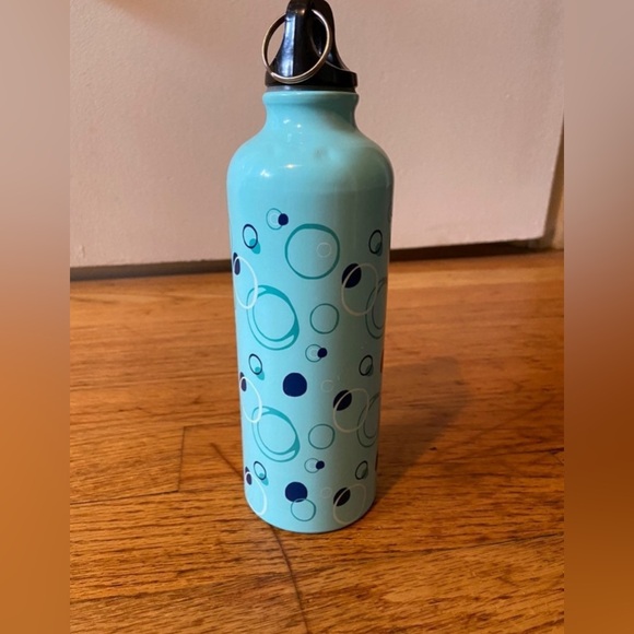 Water bottle - Picture 2 of 3